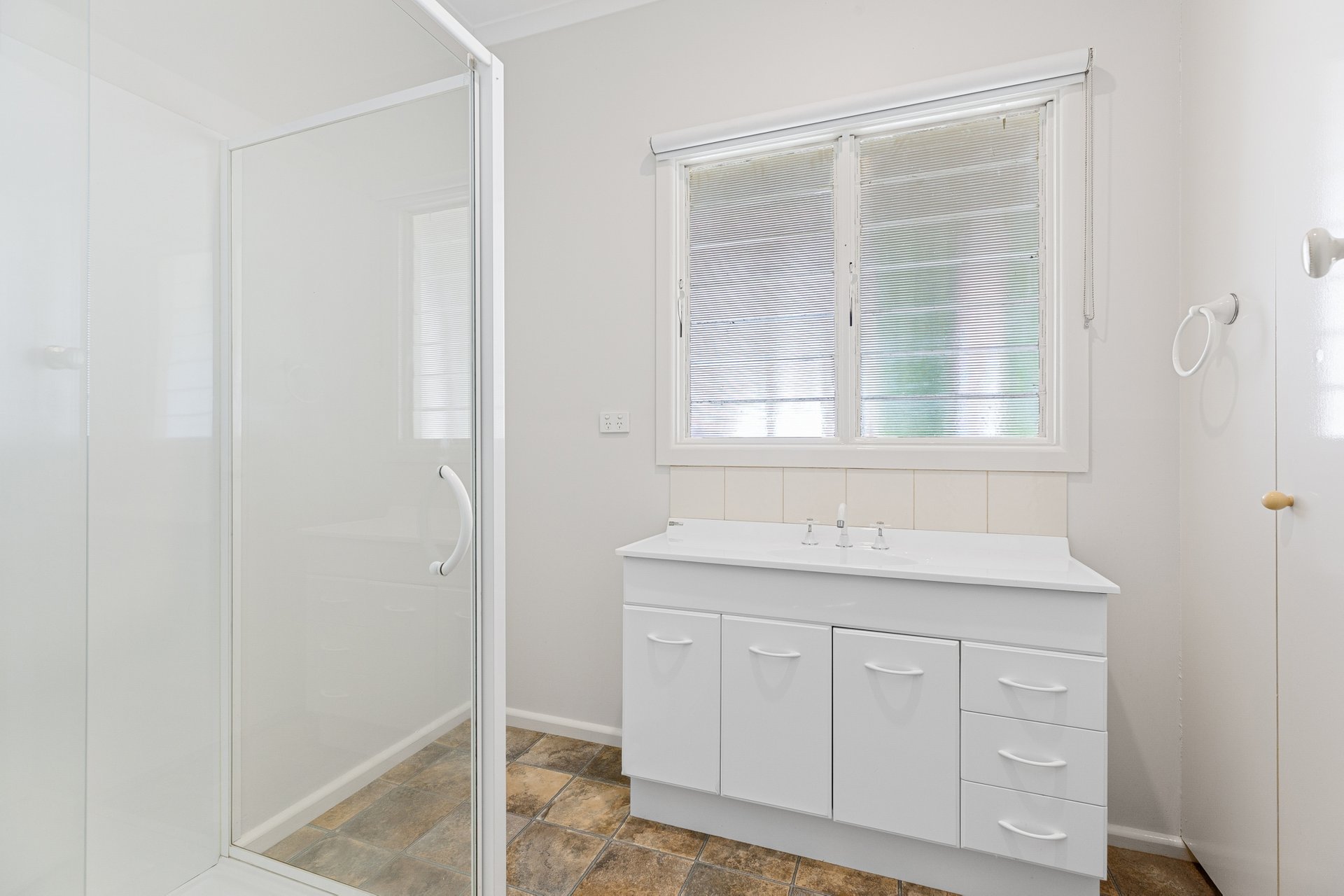 Property Gallery Thumbnail 6