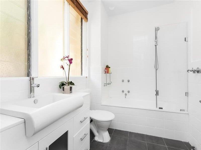 5/80 Campbell Road, Hawthorn East image 4