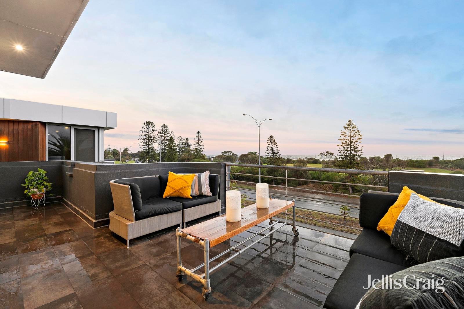 5/86A Marine Parade, Elwood image 1