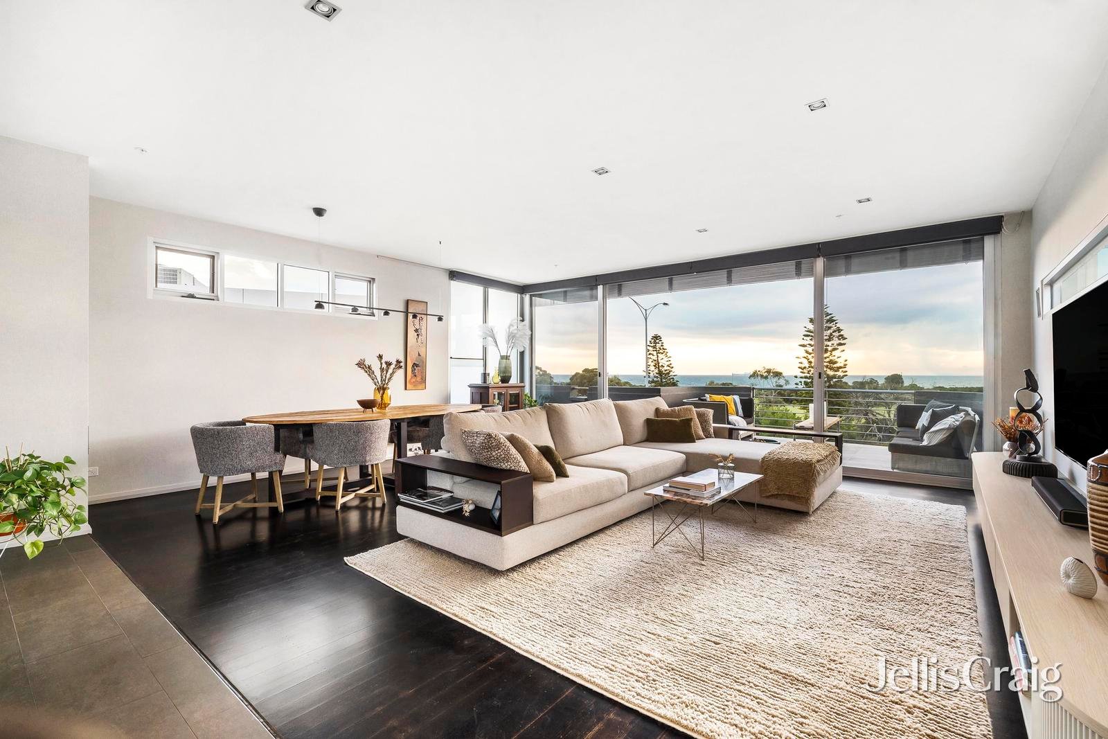 5/86A Marine Parade, Elwood image 3