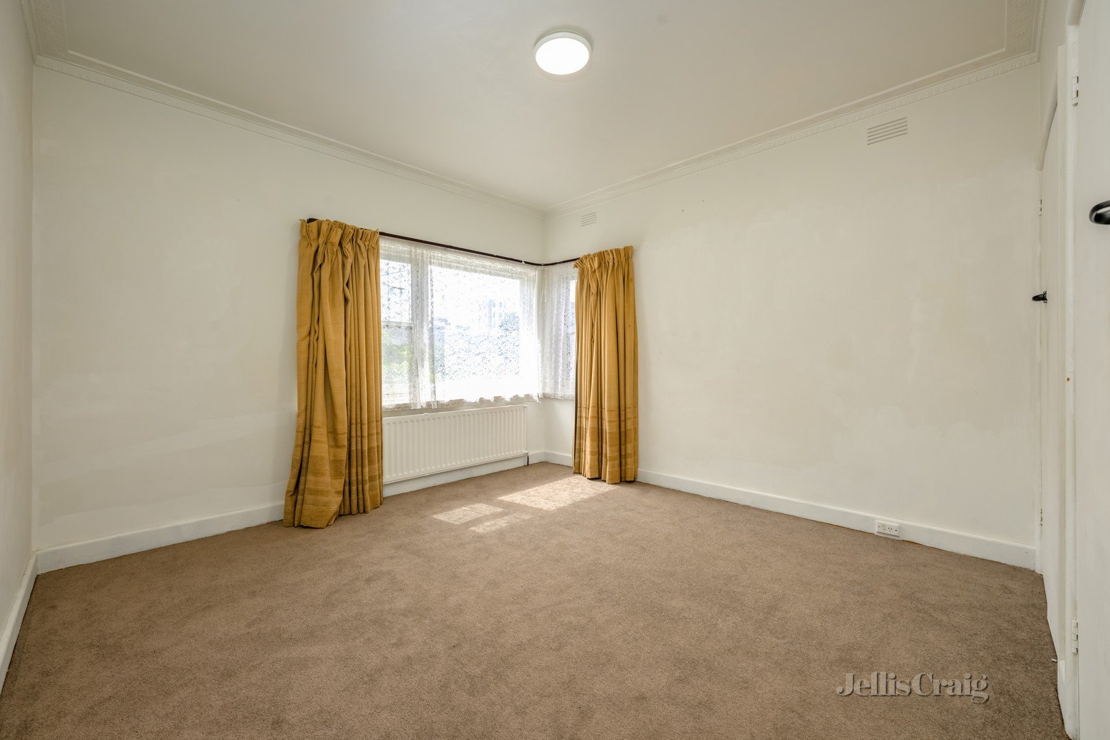 587 Pascoe Vale Road, Oak Park image 3