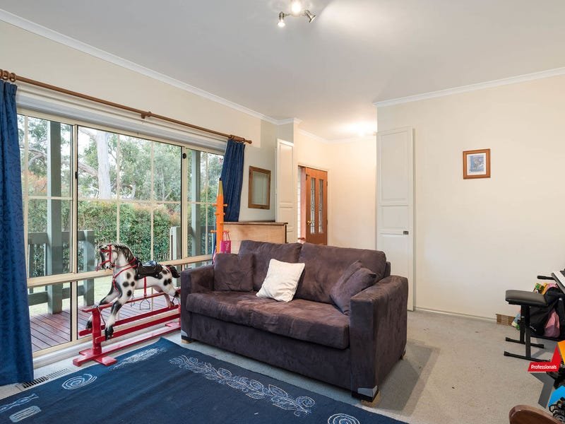 588 Warburton Highway, Seville image 2