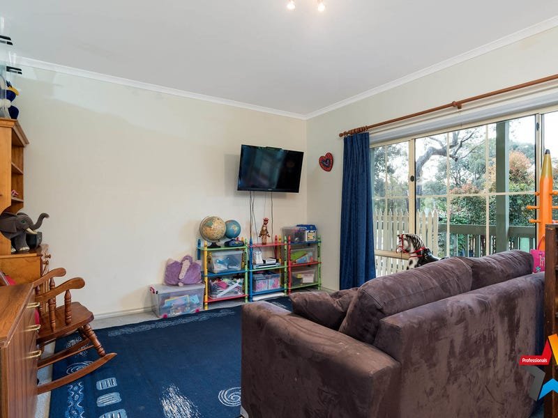 588 Warburton Highway, Seville image 3