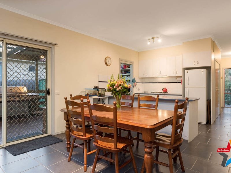588 Warburton Highway, Seville image 4
