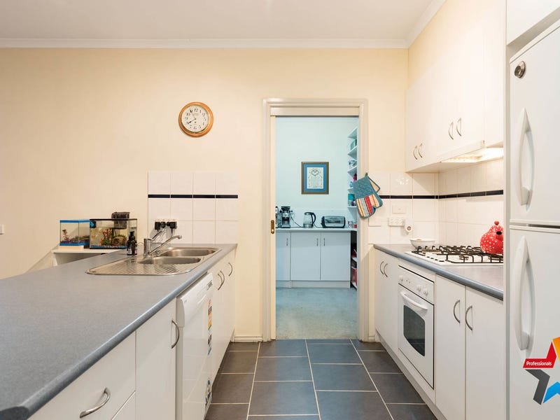 588 Warburton Highway, Seville image 5