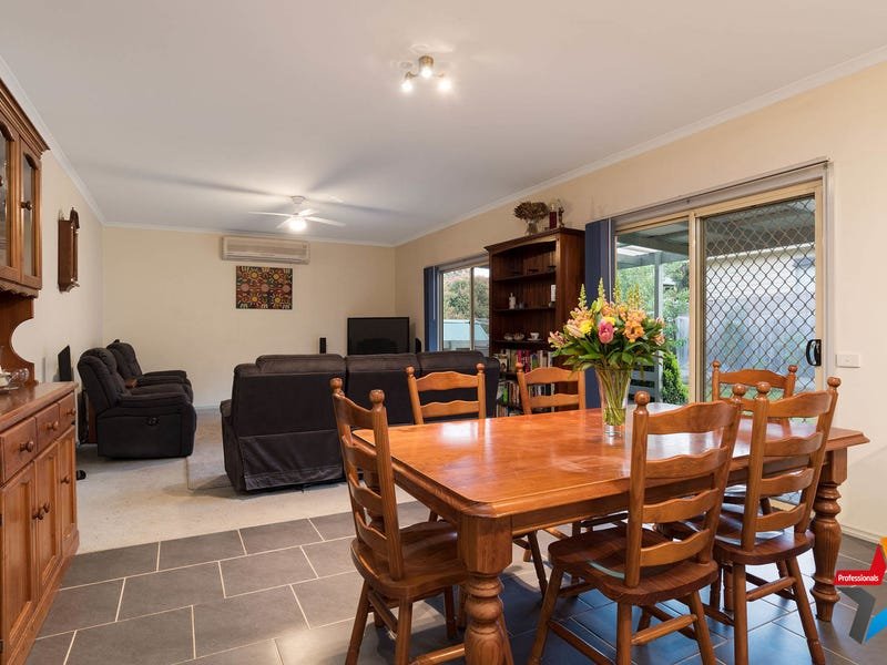 588 Warburton Highway, Seville image 7