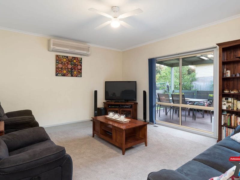 588 Warburton Highway, Seville image 9