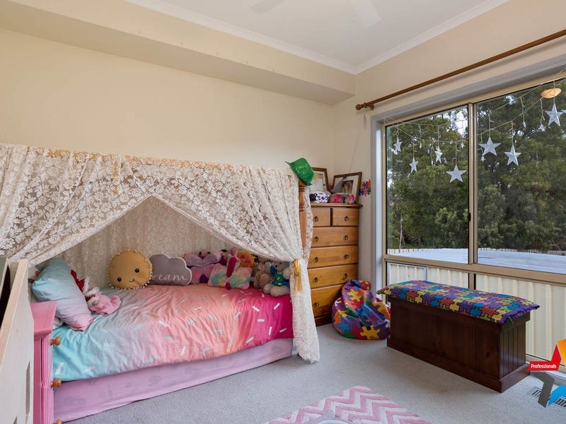 588 Warburton Highway, Seville image 11