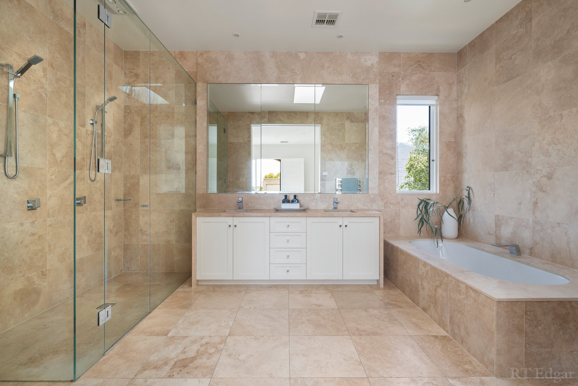 Property Gallery Thumbnail 16