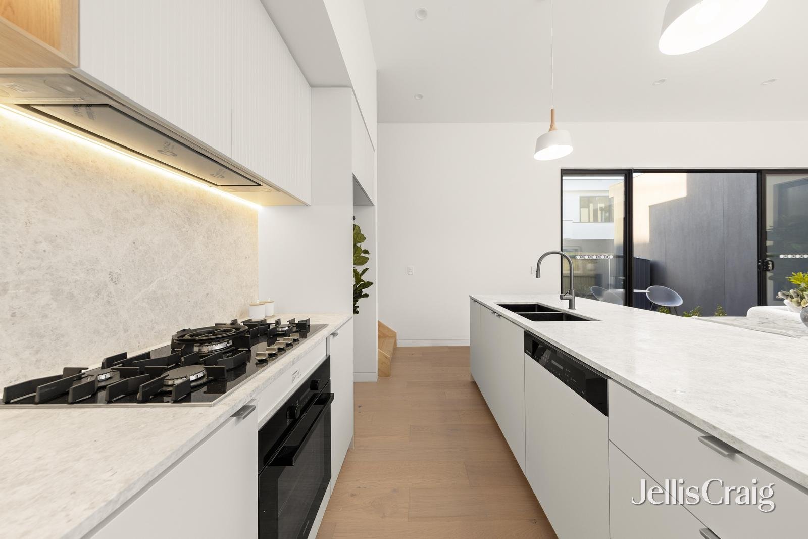5/9 Frankcom Street, Blackburn image 6