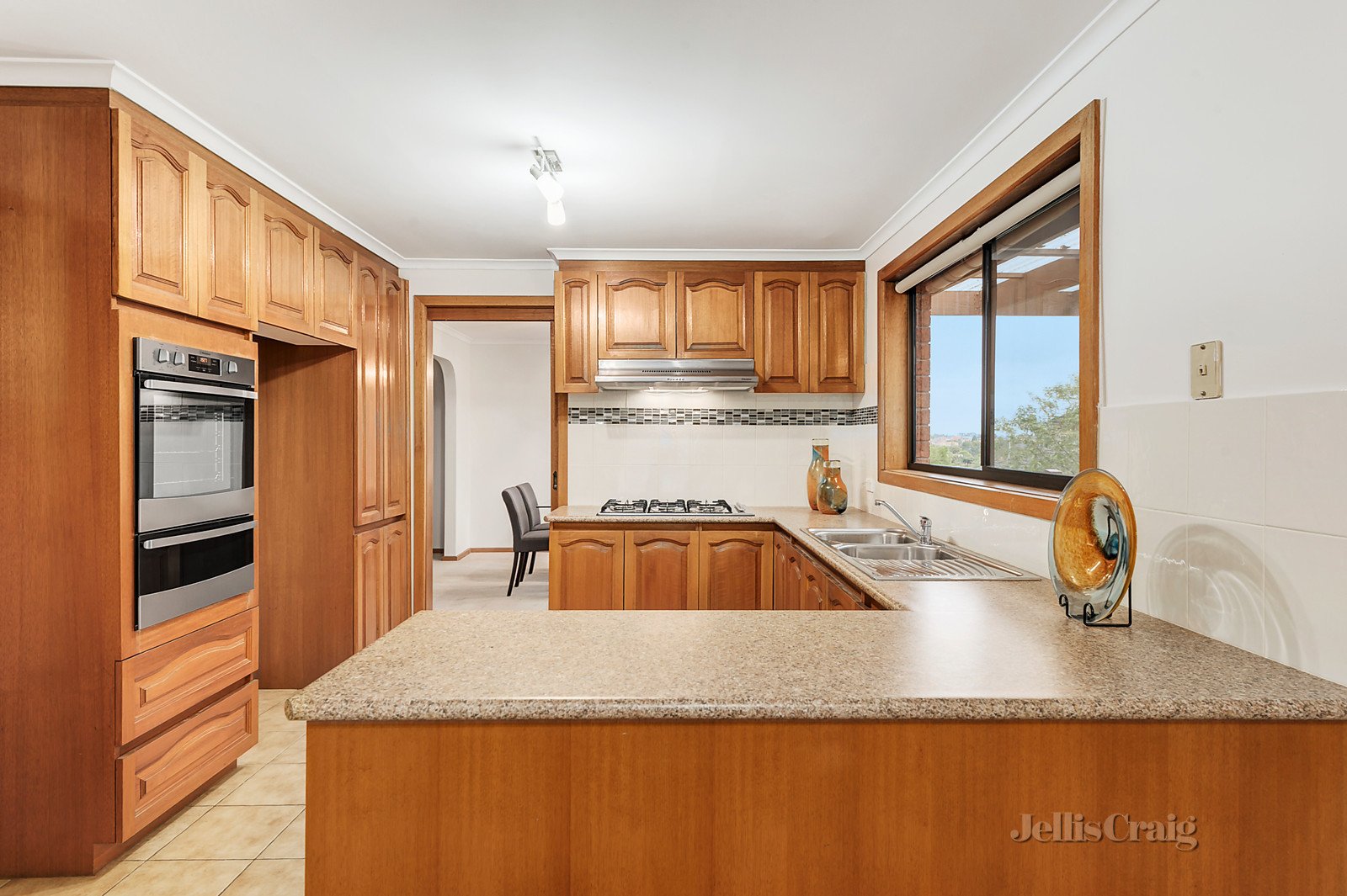 59 Huntingfield Drive, Doncaster East image 4