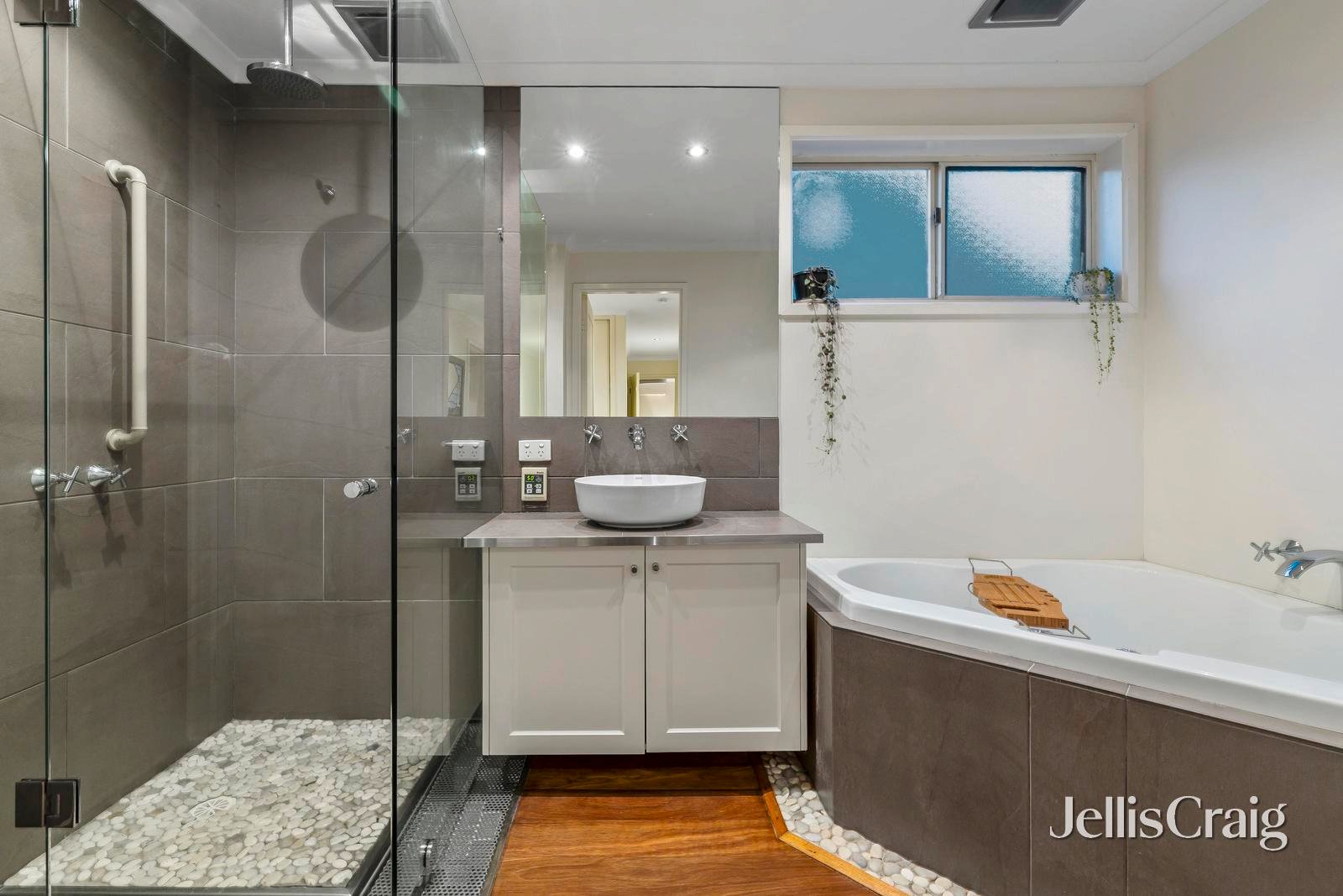 5/9 King Georges Avenue, Mornington image 10
