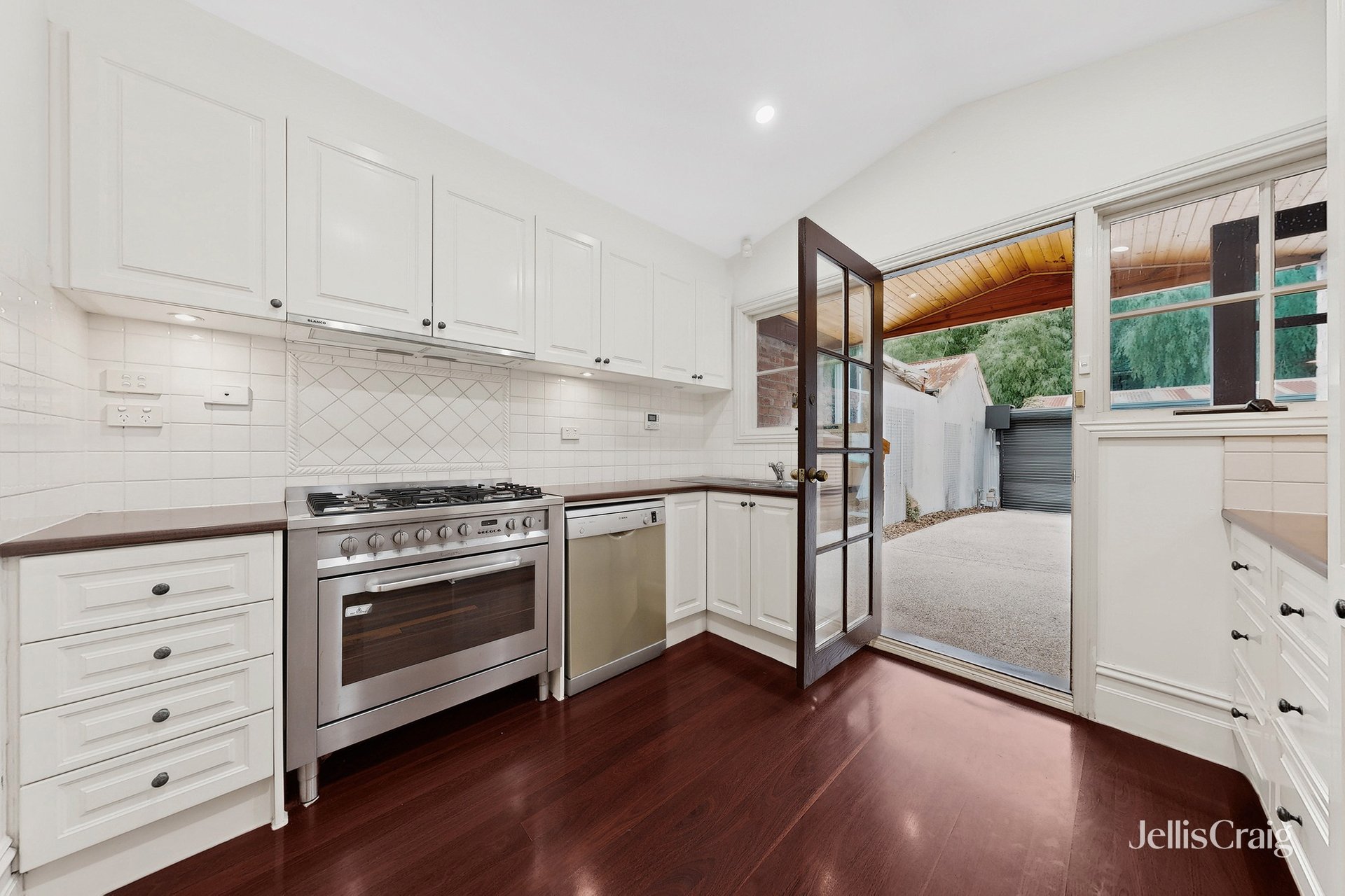 59 Napier Street, Essendon image 2