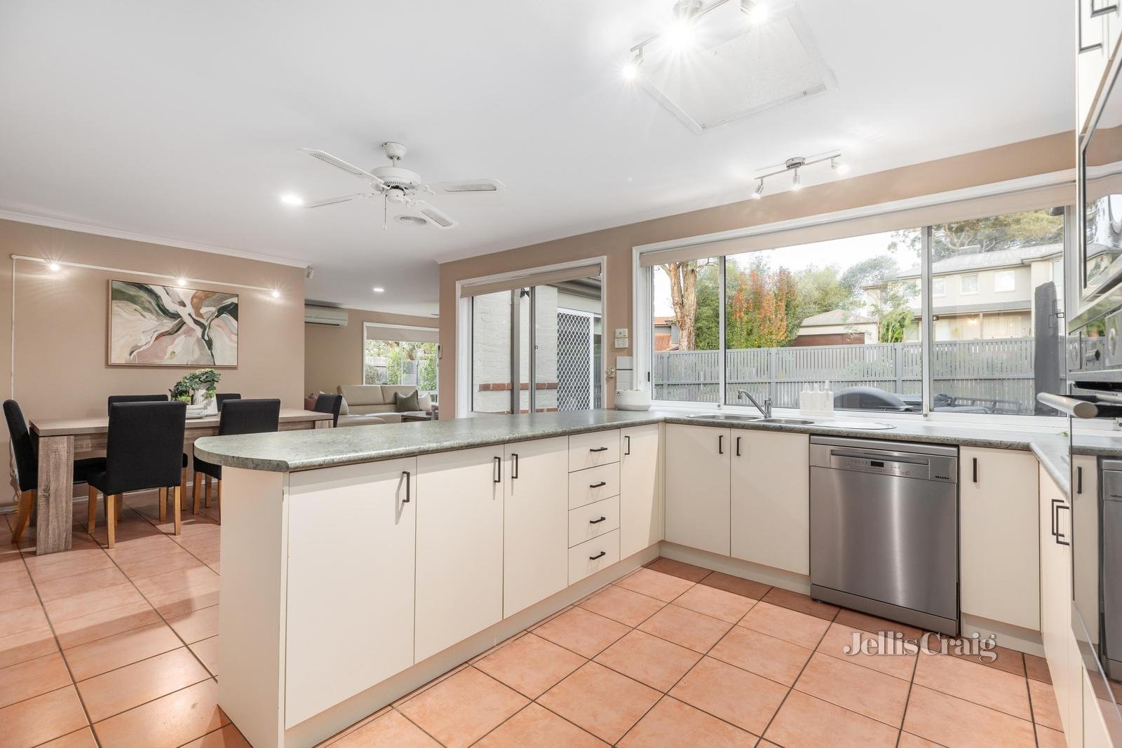 59 Tanbridge Way, Warranwood image 6