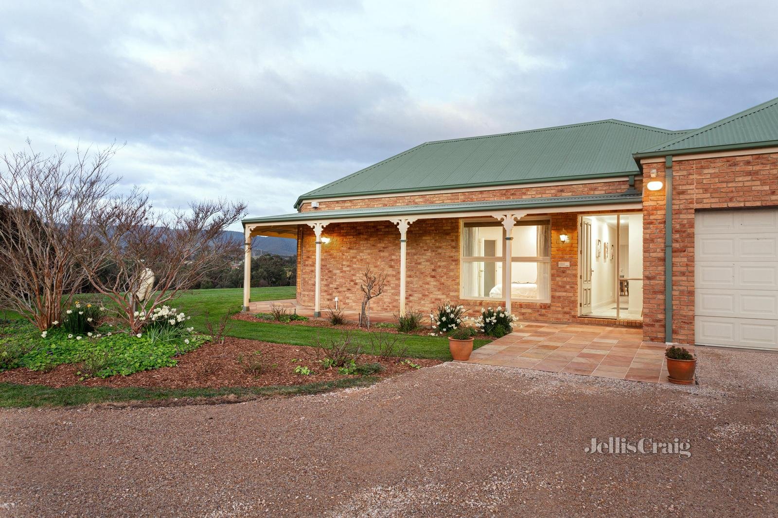 590 Eagles Nest Road, Strathewen image 3