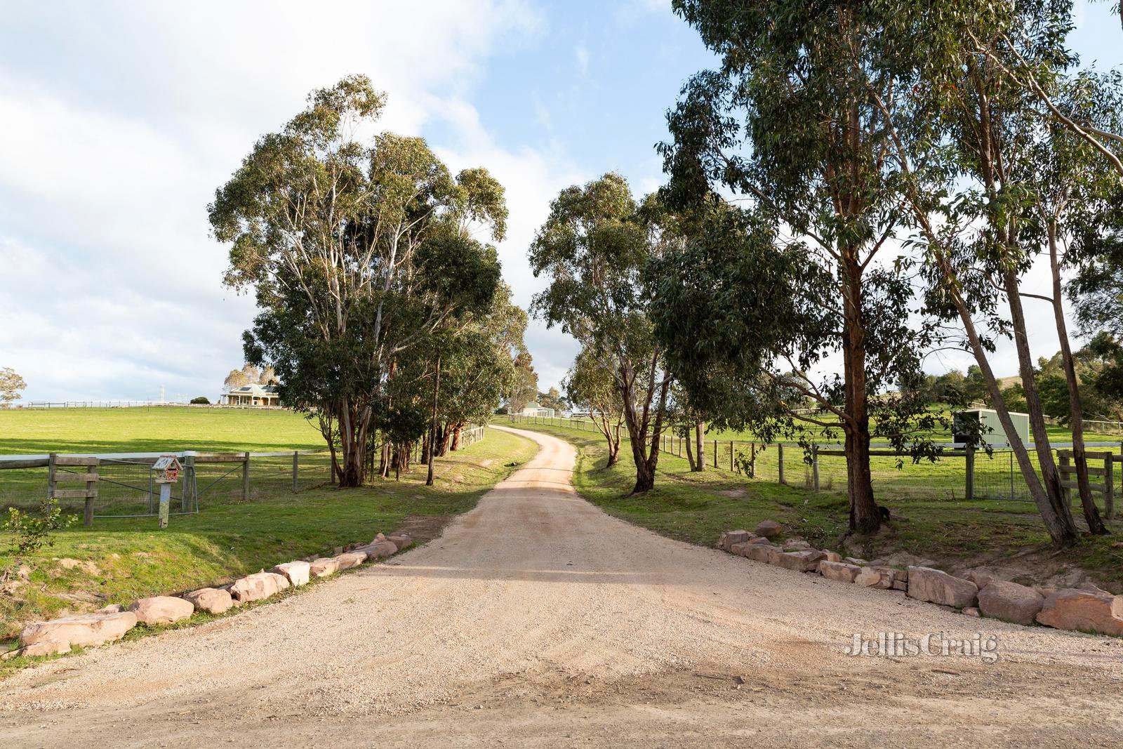 590 Eagles Nest Road, Strathewen image 24