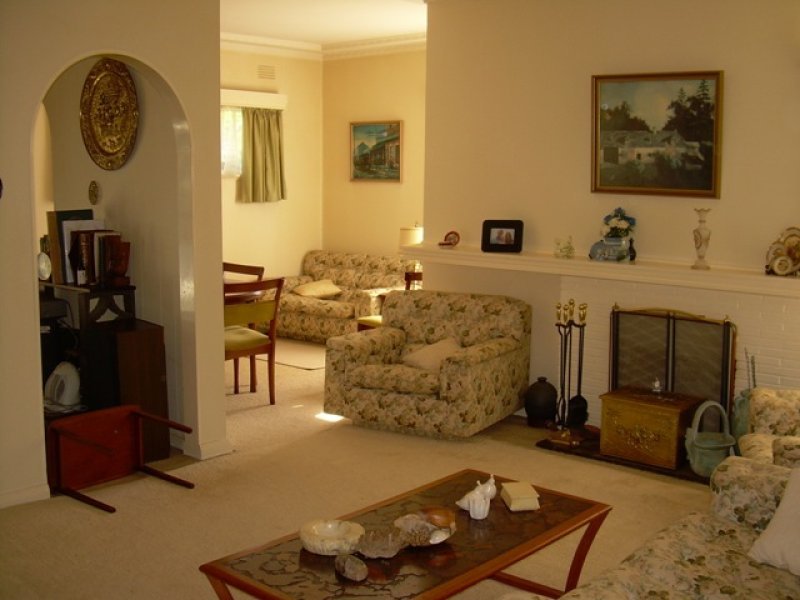 591 Elgar Road, Mont Albert North image 2