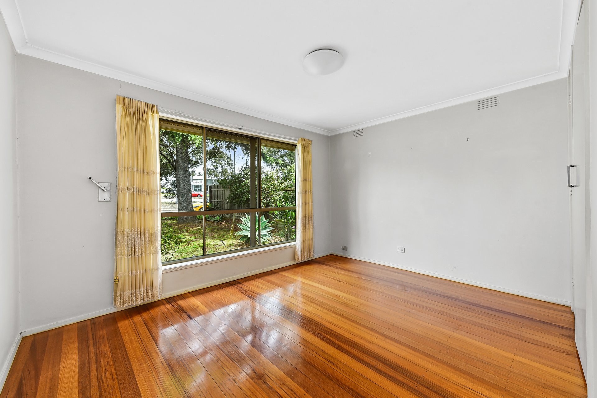 596 Springvale Road, Wheelers Hill image 6