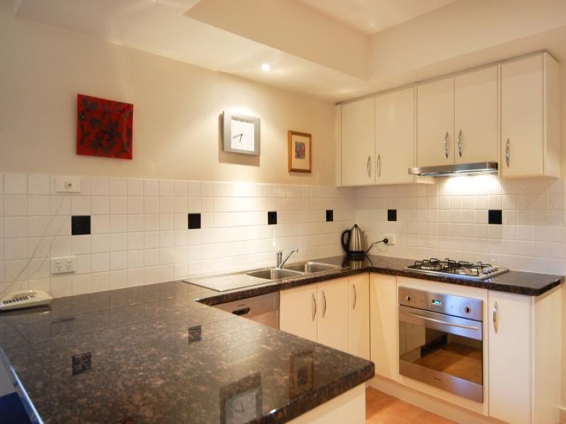 5/98-100 McKillop Street, Geelong image 2