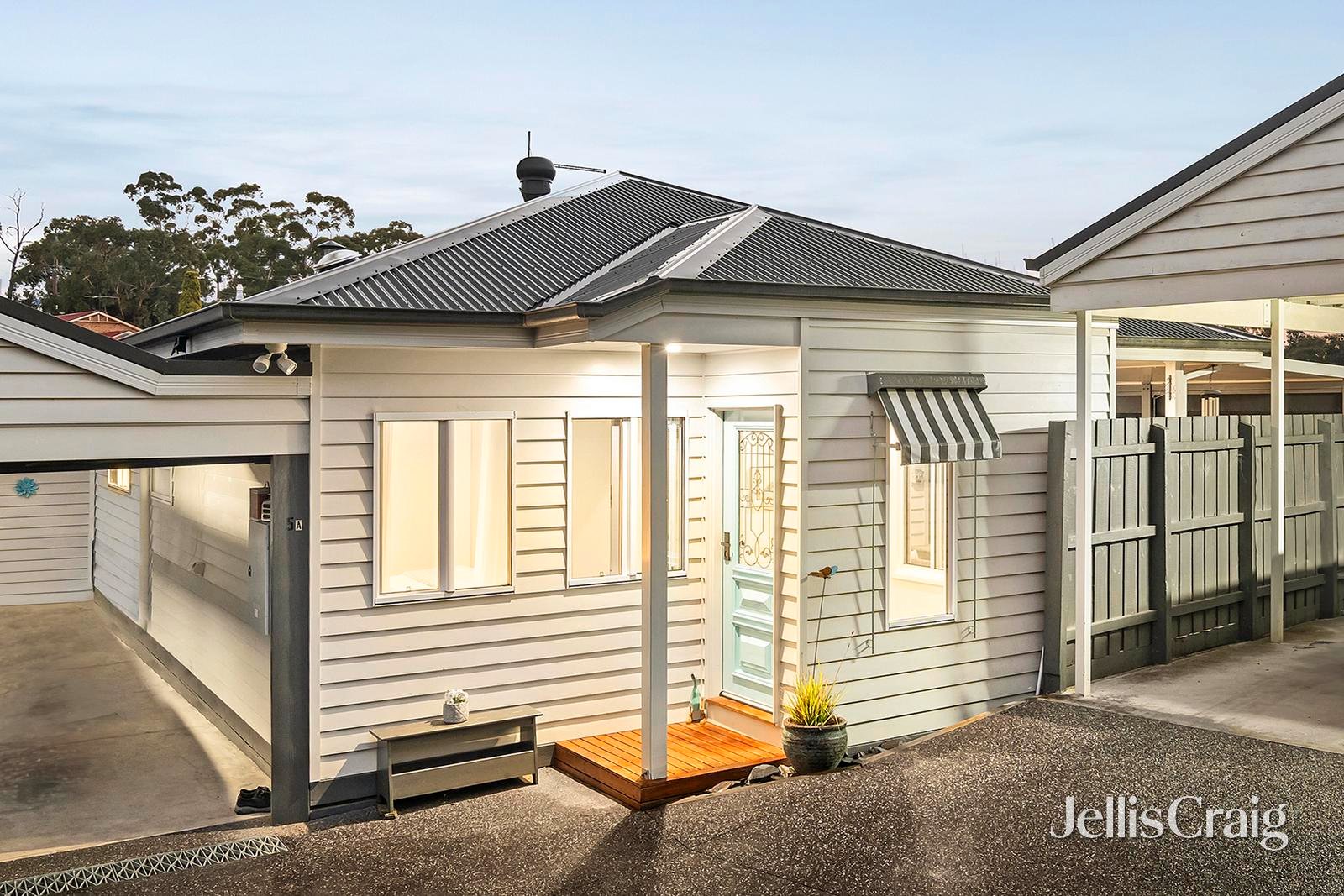 5A Coral Close, Lilydale image 1