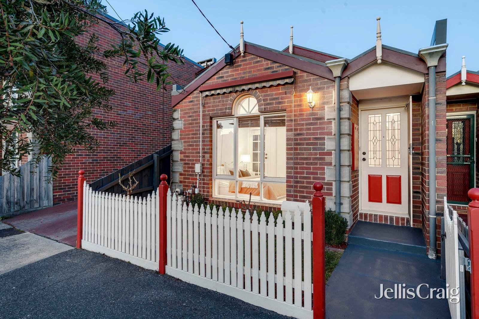 5A Holloway Road, Brunswick image 1