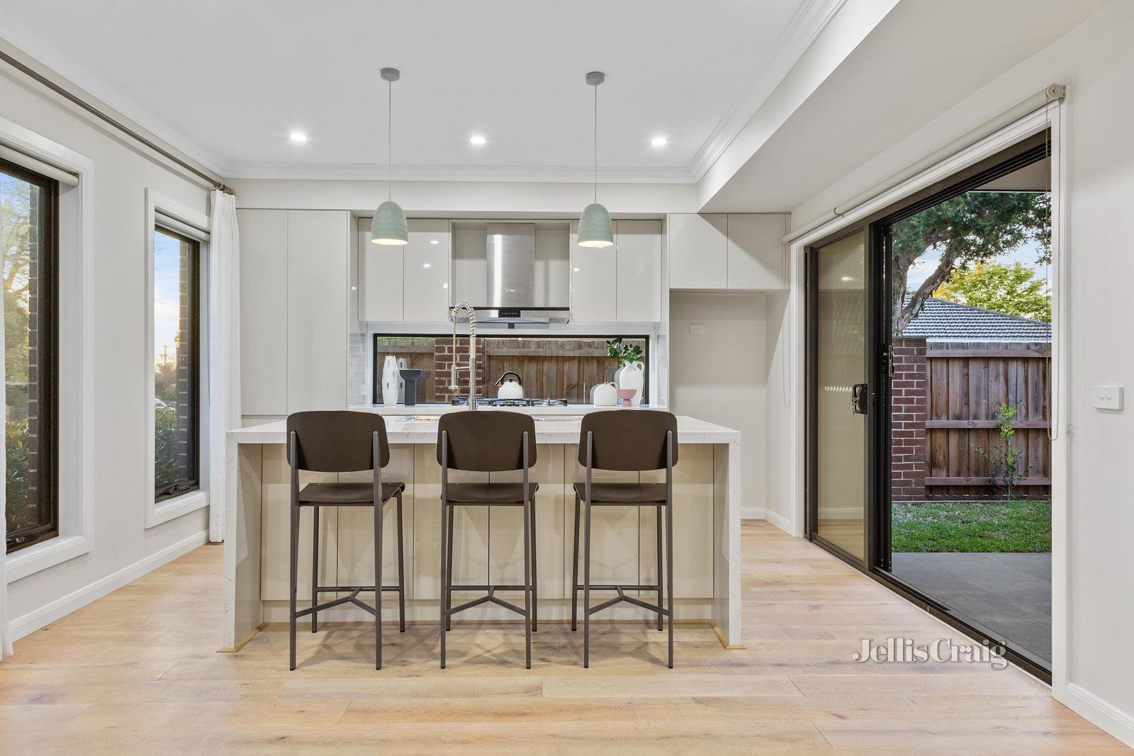 5A Jacqueline Road, Mount Waverley image 3