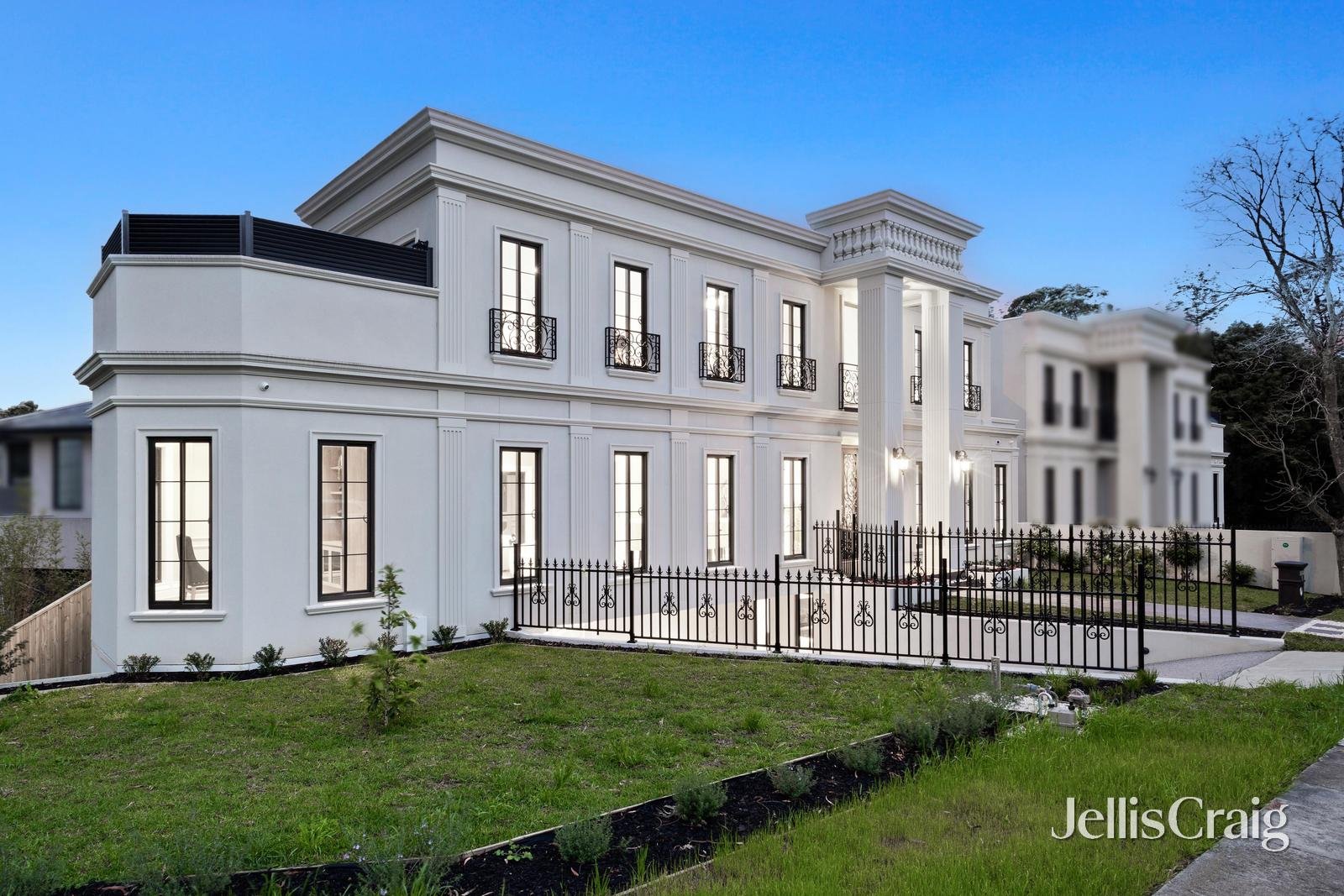 5A Miller Crescent, Mount Waverley image 2