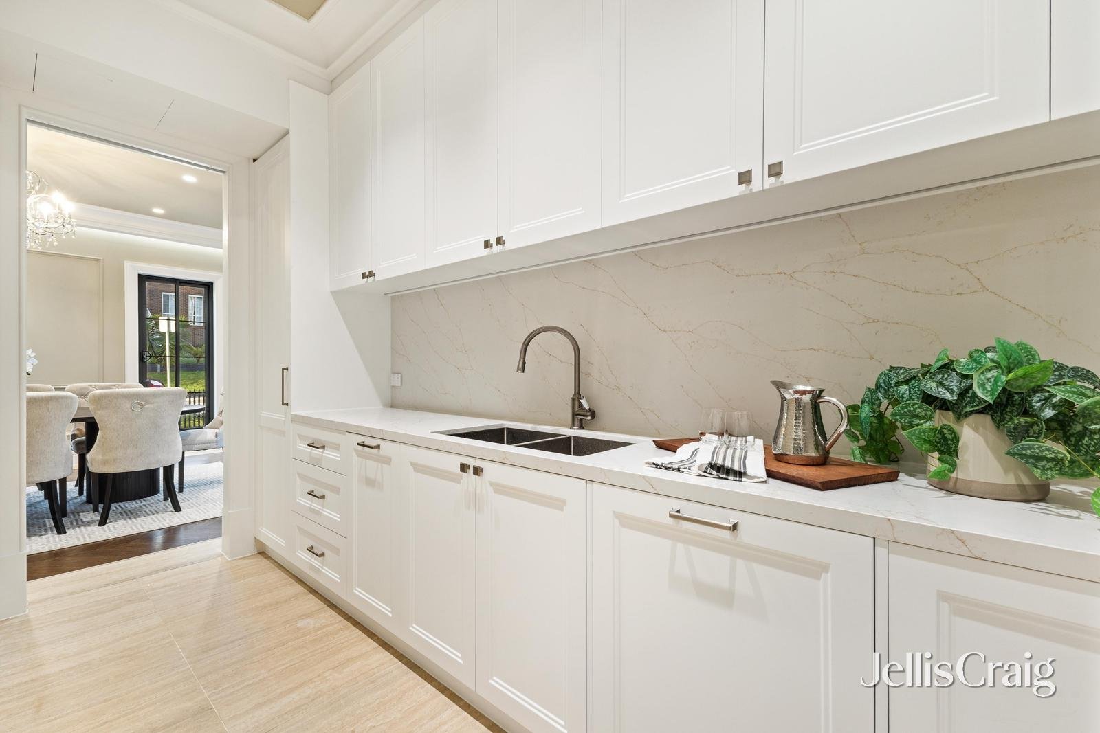 5A Miller Crescent, Mount Waverley image 7