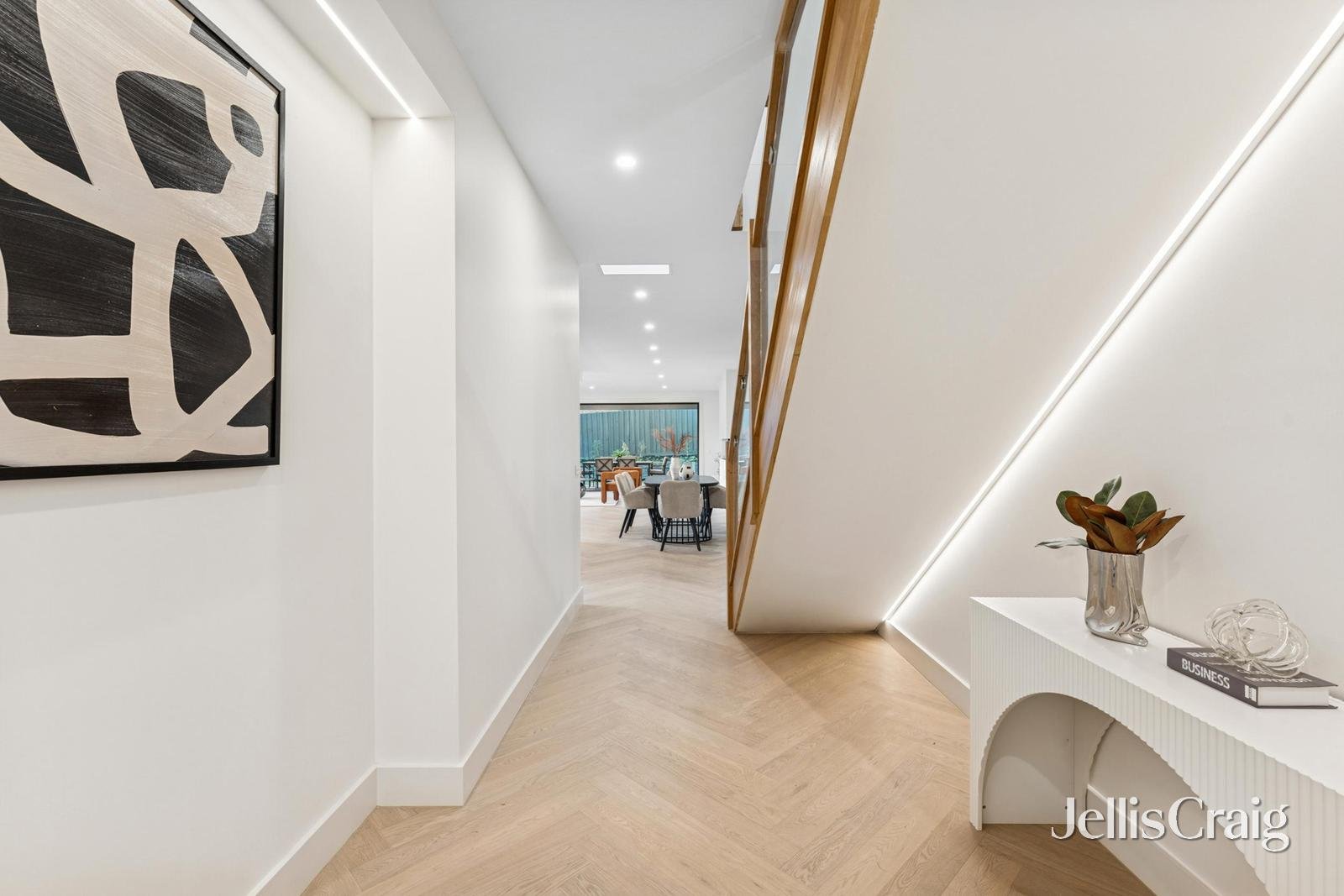 5A Philip Avenue, Doncaster image 2