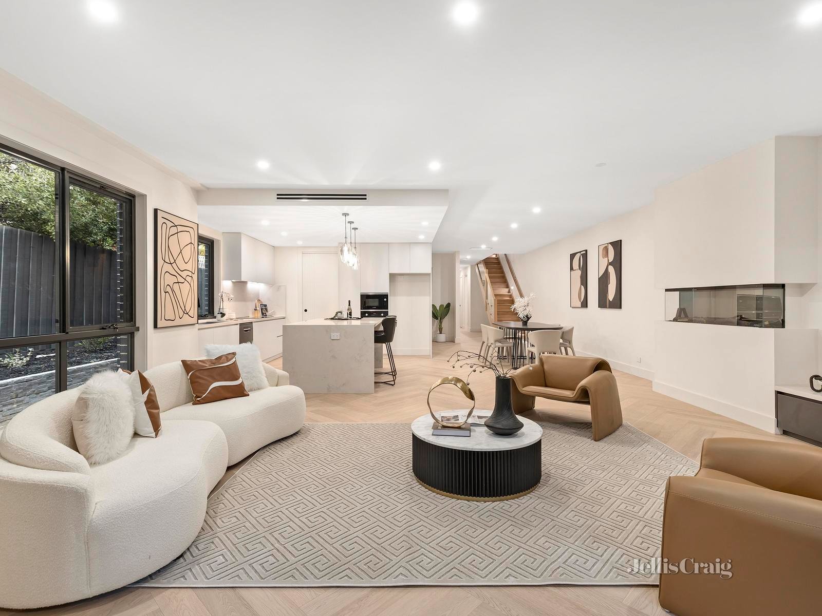 5A Philip Avenue, Doncaster image 3
