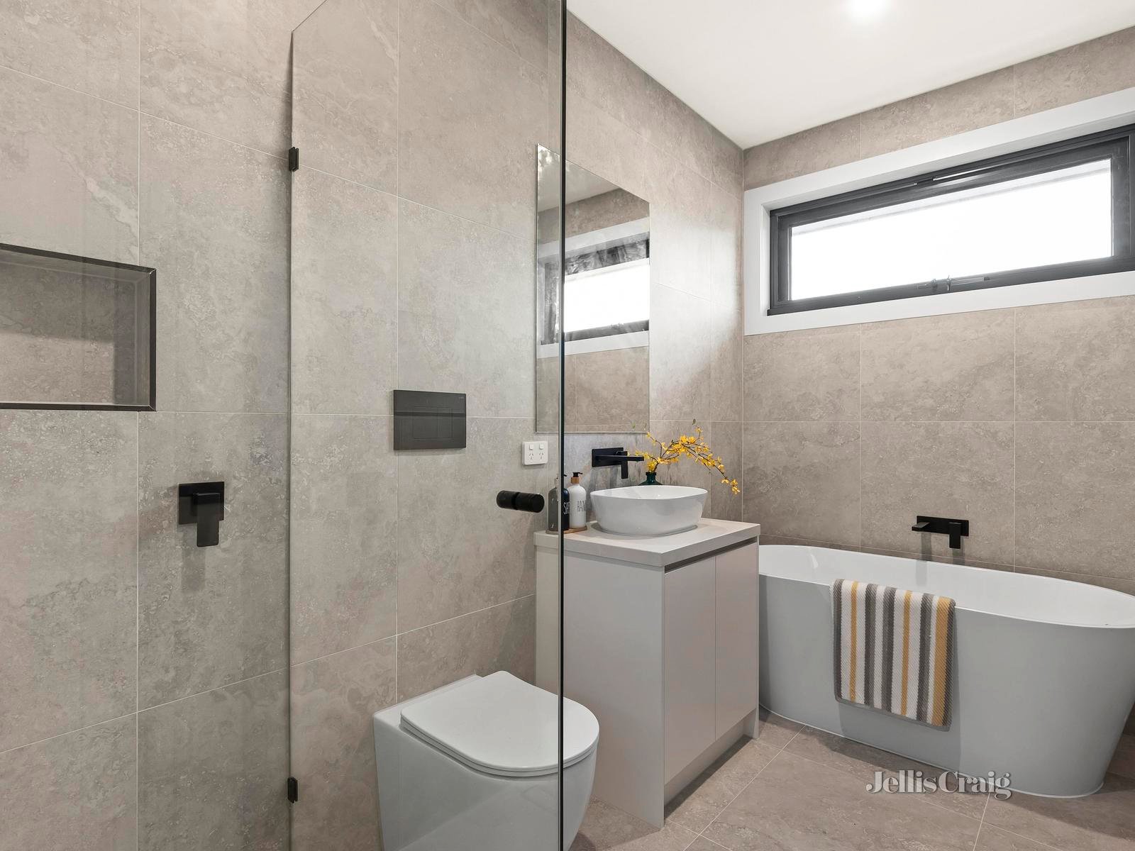 5A Philip Avenue, Doncaster image 11