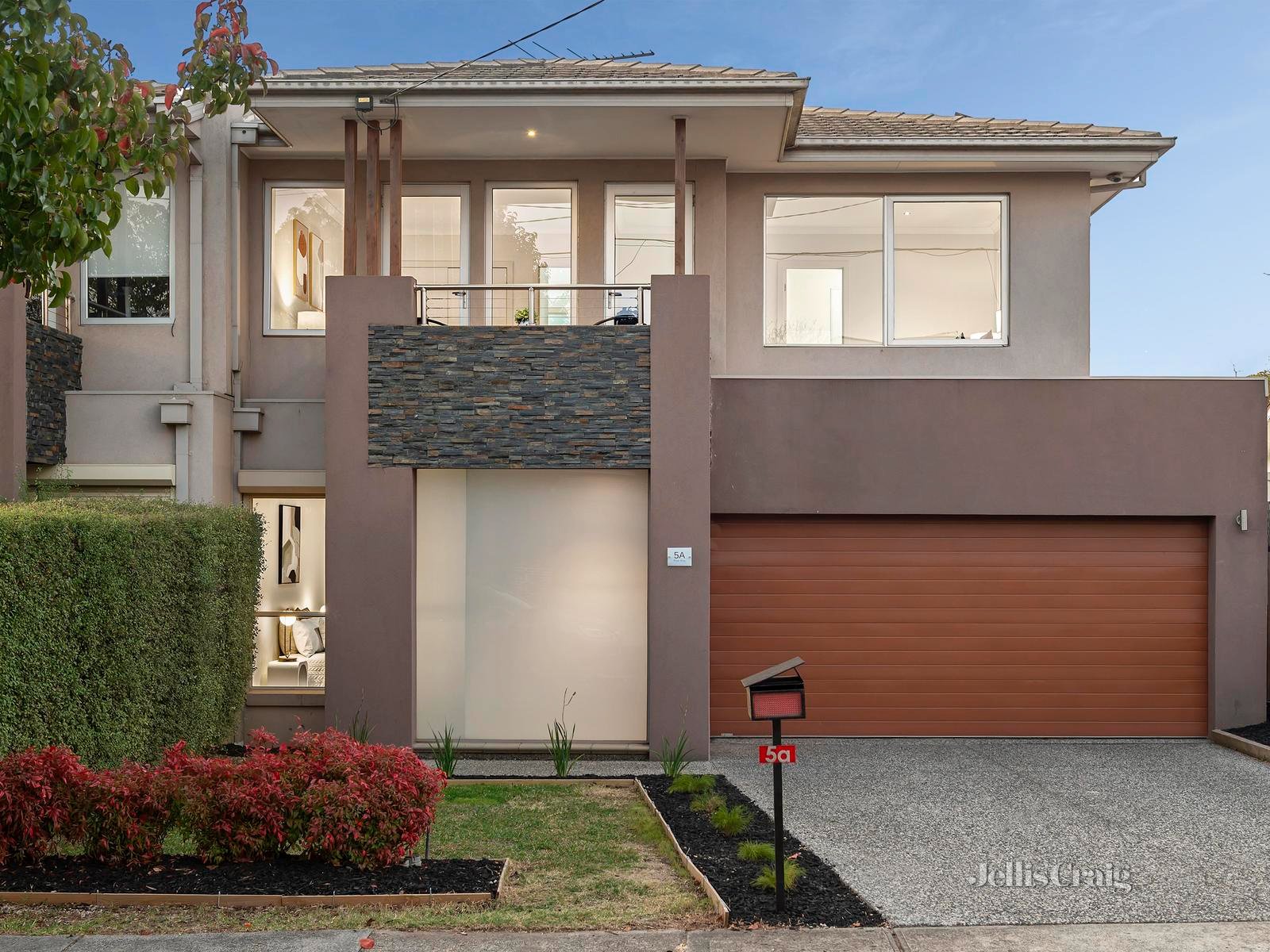 5A Pine Way, Doncaster East image 1