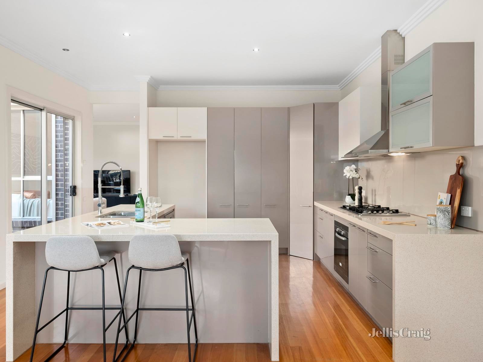 5A Pine Way, Doncaster East image 4