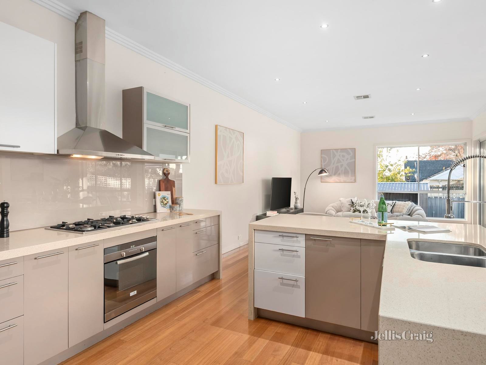 5A Pine Way, Doncaster East image 5