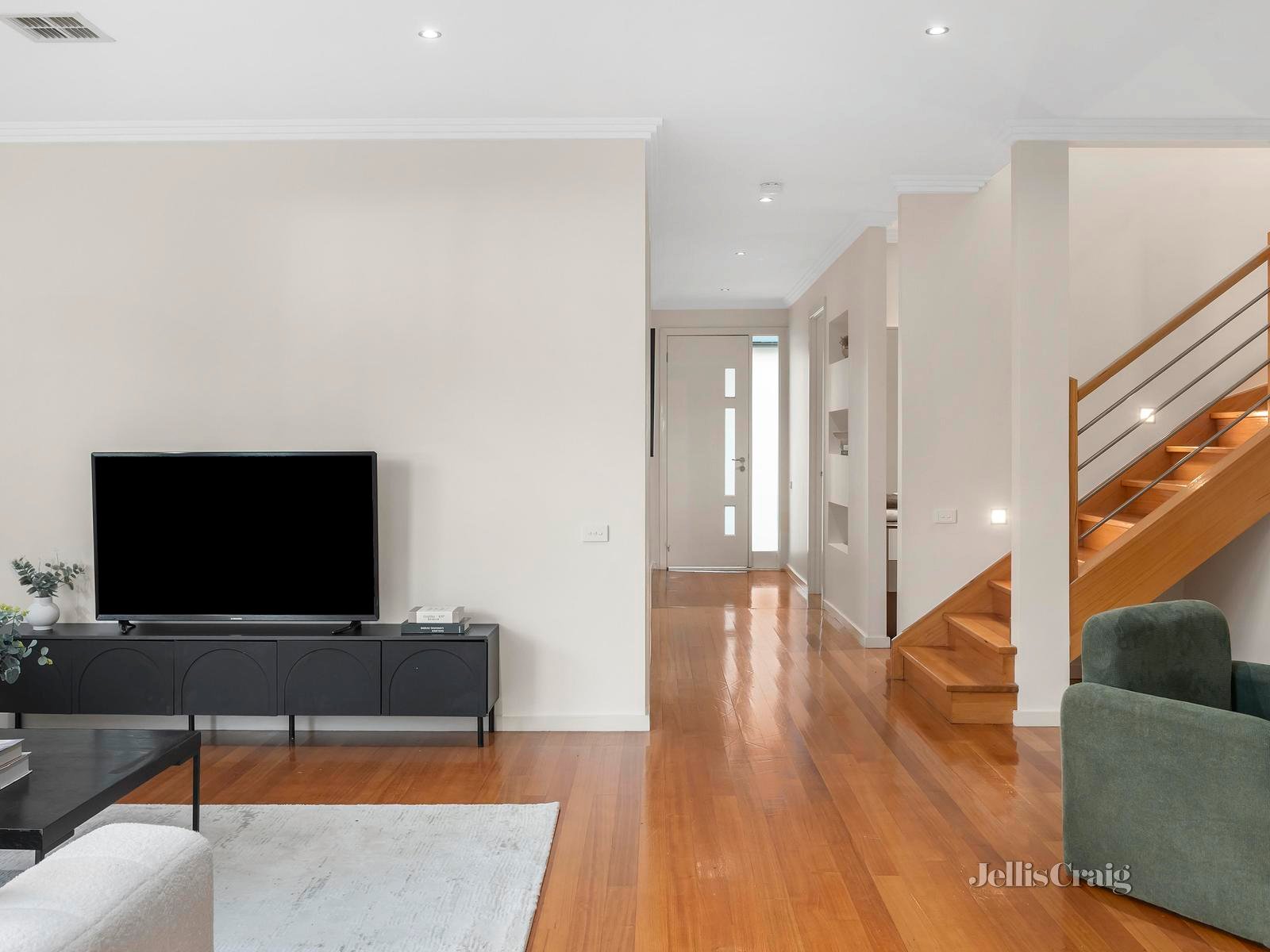 5A Pine Way, Doncaster East image 7