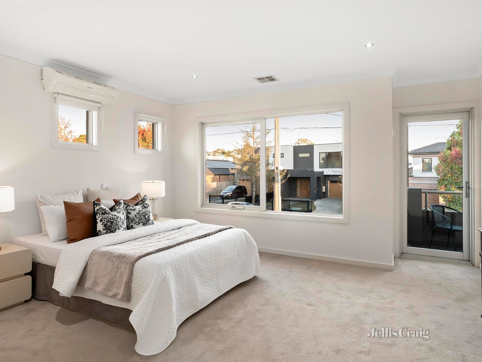 5A Pine Way, Doncaster East image 9