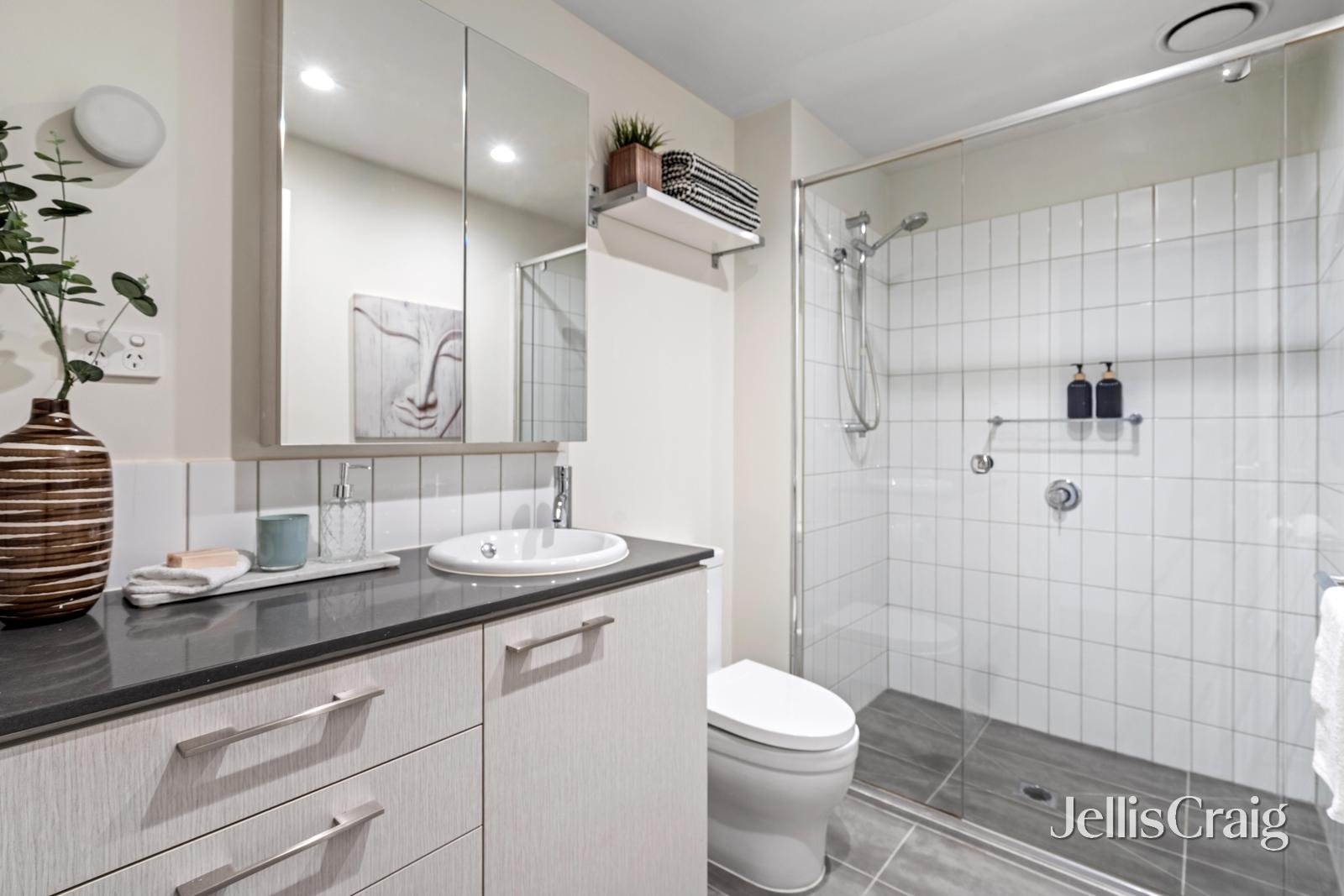 5B/168 Victoria Road, Northcote image 6