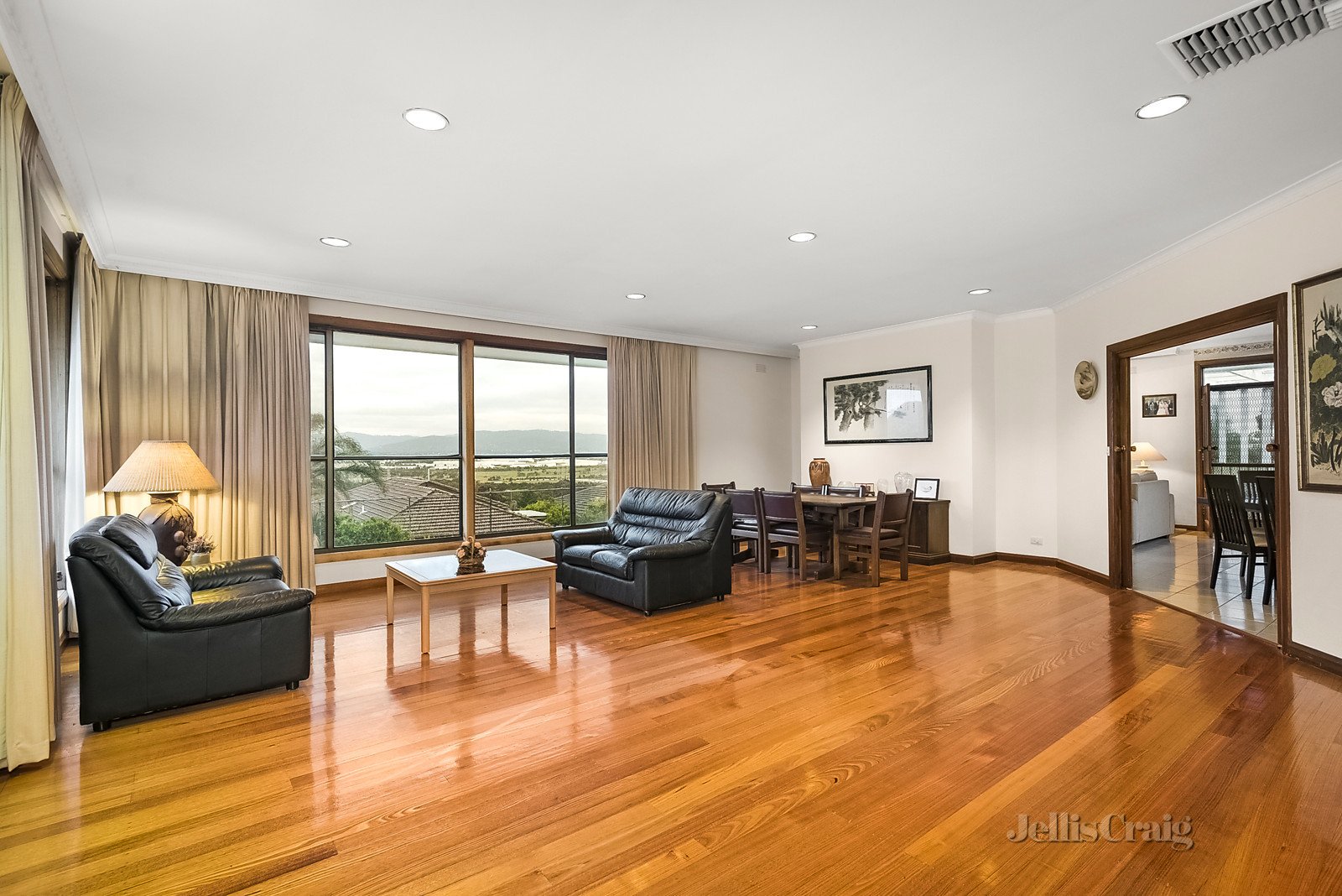 6-7 Pontford Court, Wheelers Hill image 2