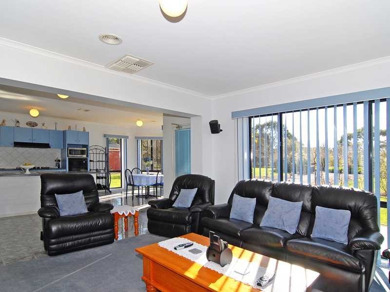 6-8 Boulevarde Court, Ocean Grove image 3