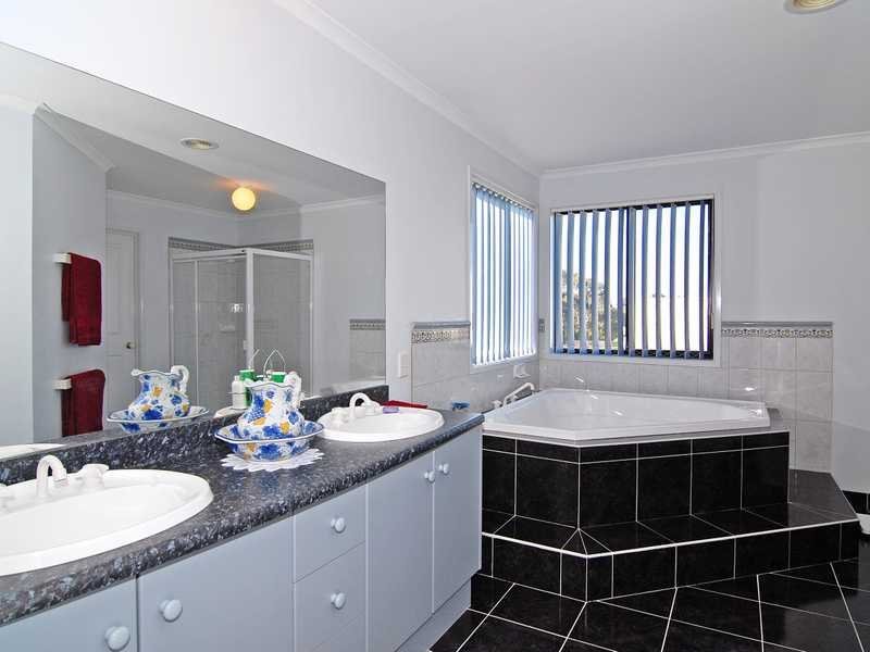 6-8 Boulevarde Court, Ocean Grove image 9