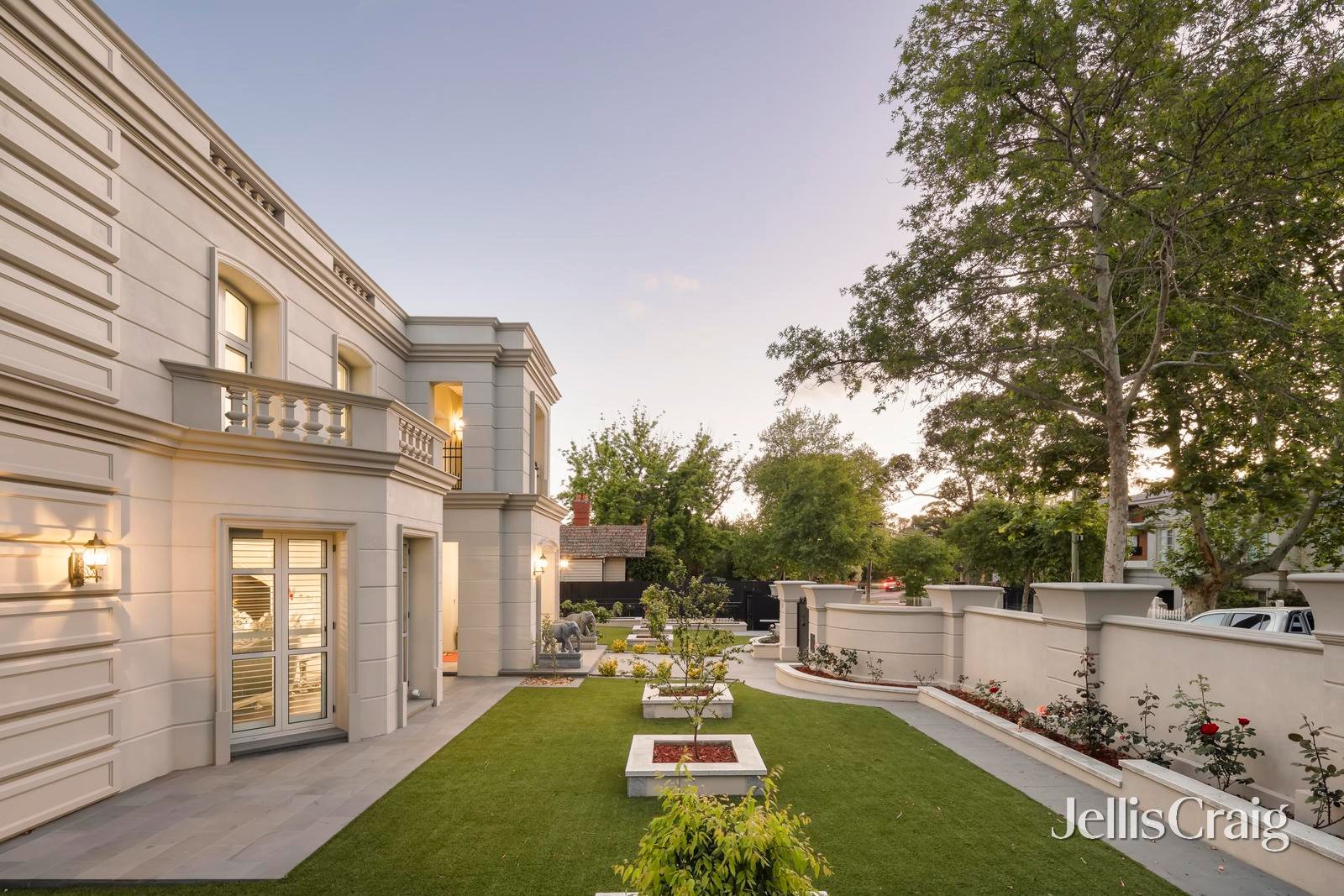 6-8 Mangarra Road, Canterbury image 32