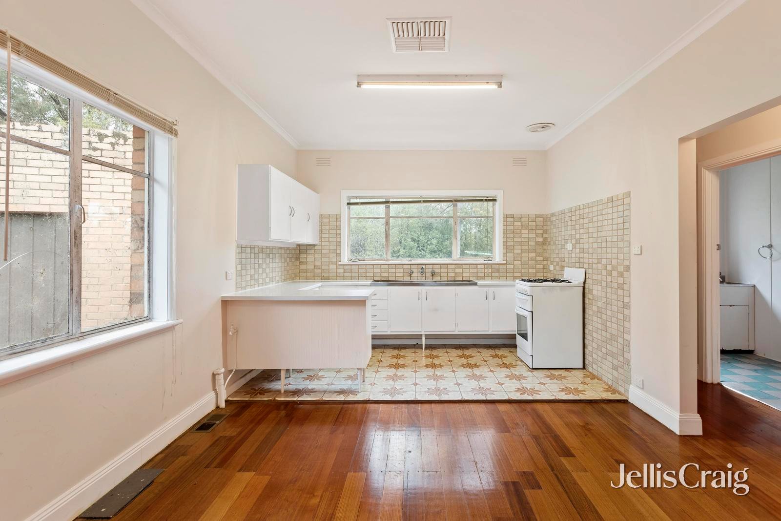 6 Abraham Drive, Croydon image 4