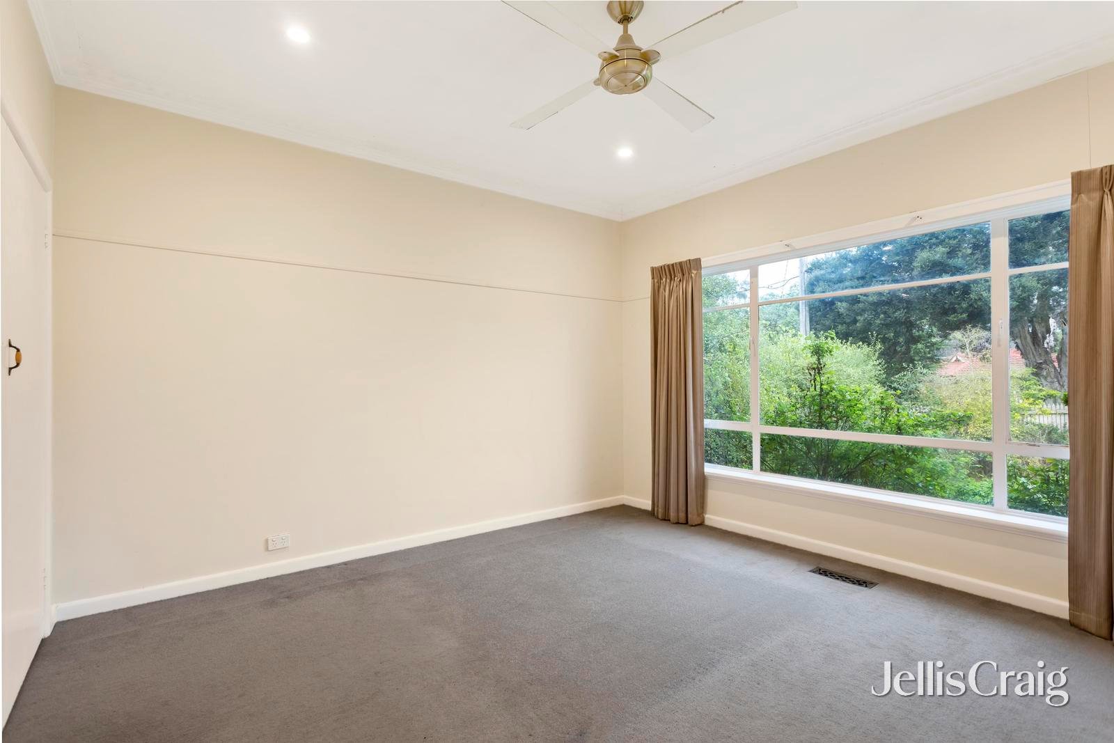 6 Abraham Drive, Croydon image 7