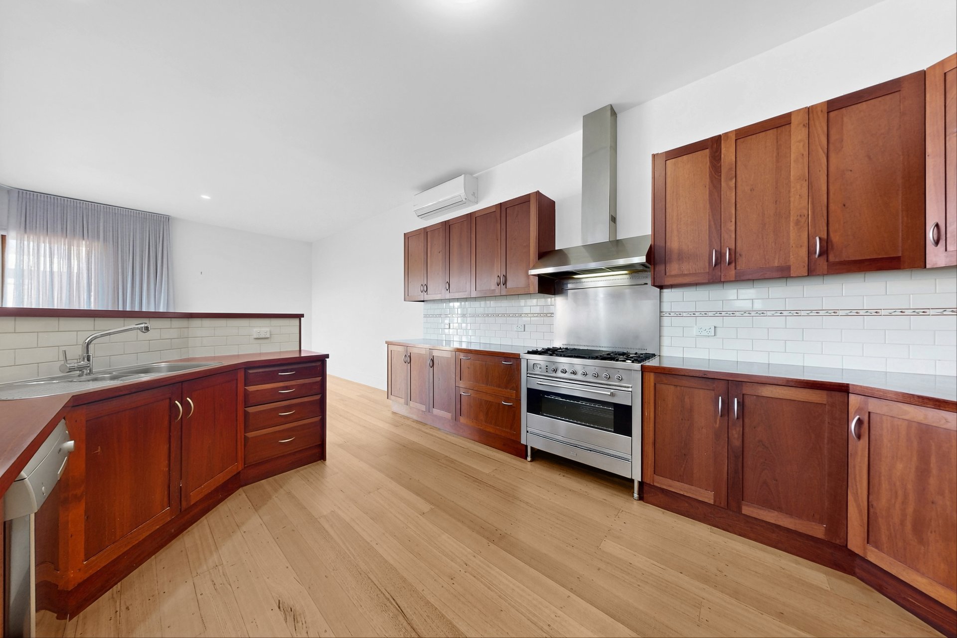6 Addison Street, Moonee Ponds image 2