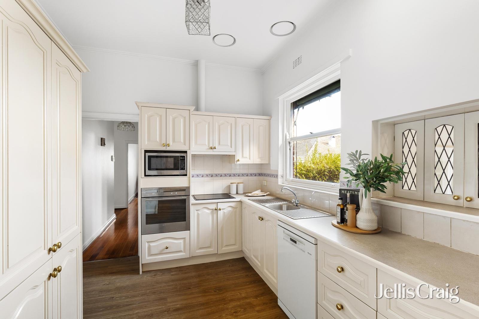 6 Albemarle Court, Glen&nbsp;Iris image 2