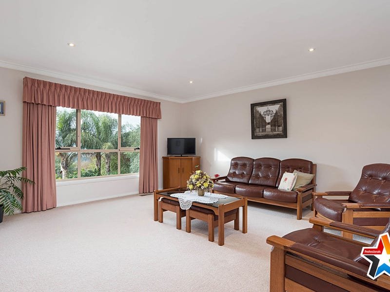 6 Allambi Road, Chirnside Park image 4