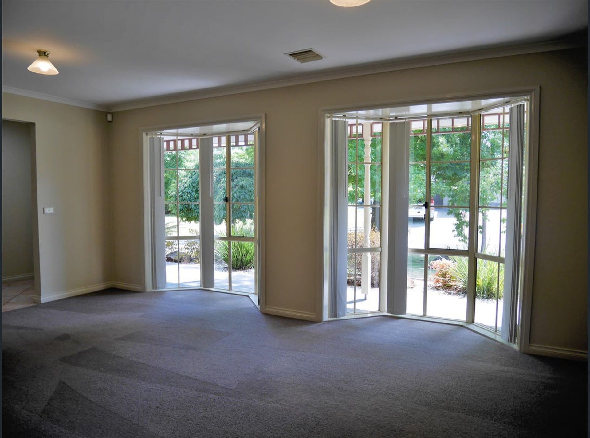 6 Ambleside Close, Mooroolbark image 5