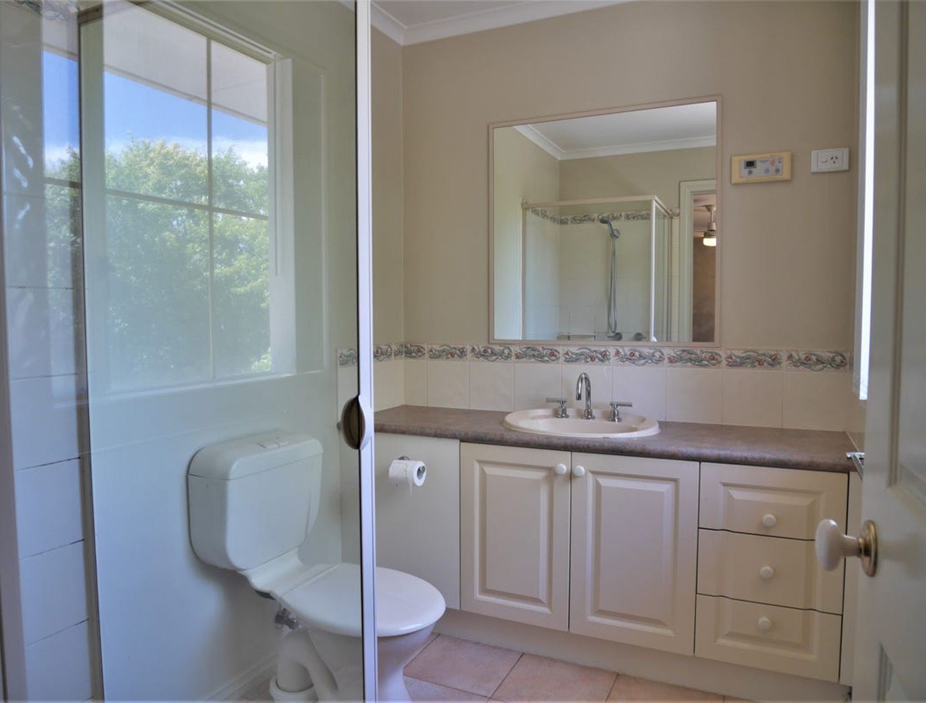 6 Ambleside Close, Mooroolbark image 8