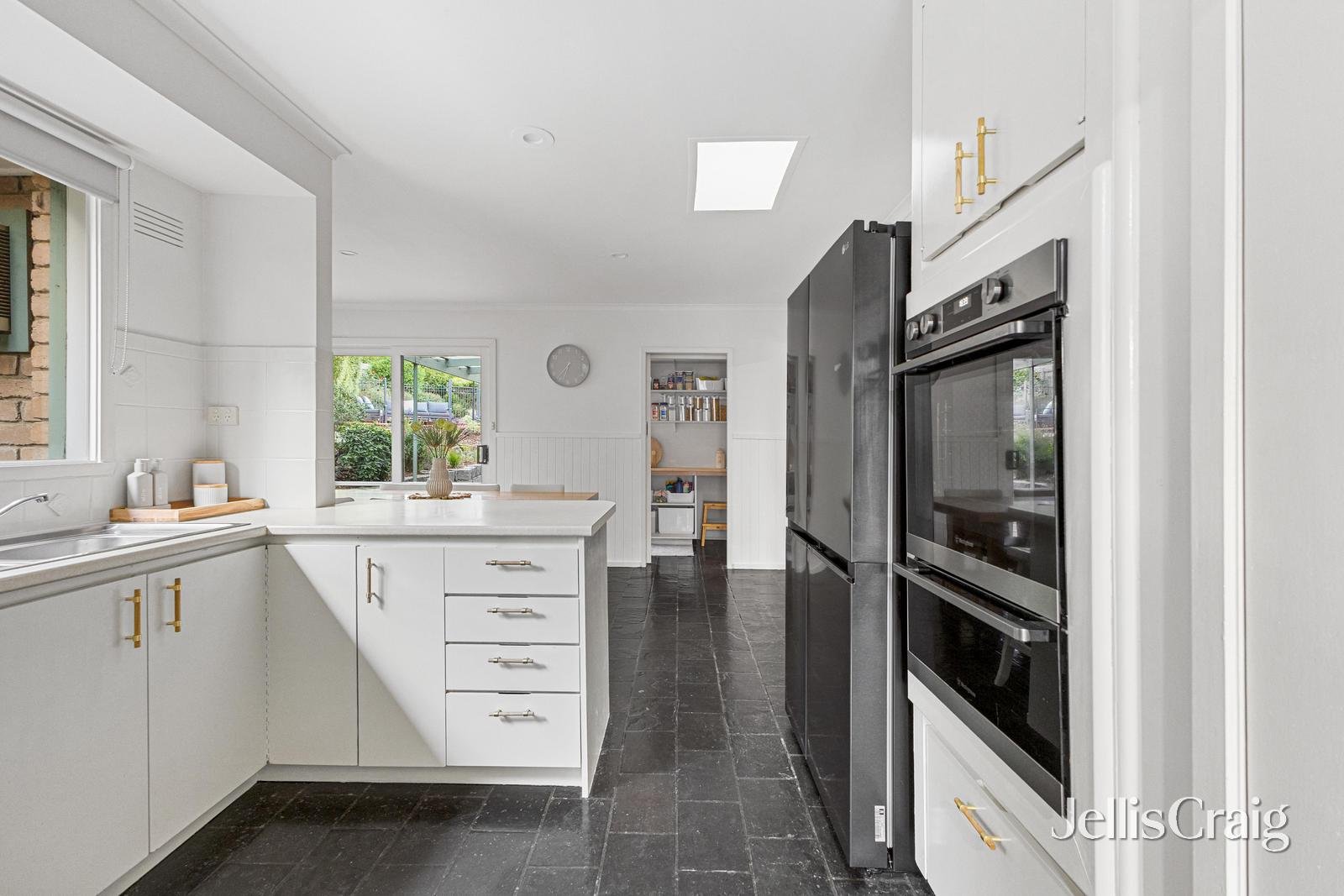 6 Aminya Place, Briar Hill image 3