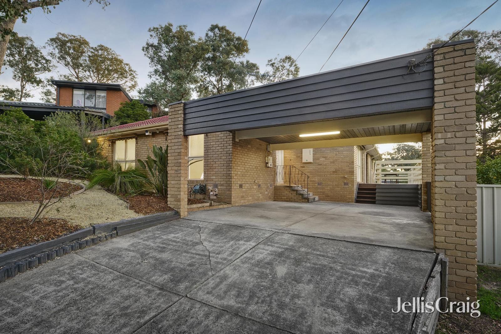 6 Ancona Court, Eltham image 2
